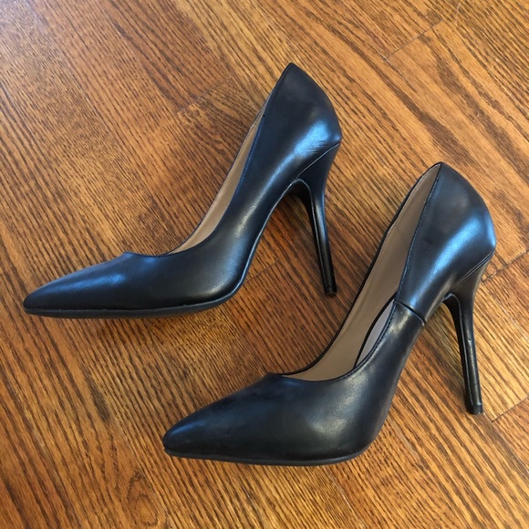 Rue 21 Black Pumps - Picture 2 of 3